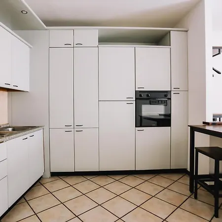 Flat Mazzini 6 *