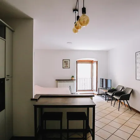 Flat Mazzini 6 شقة