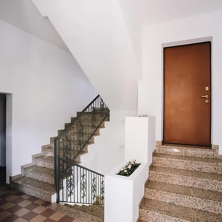 Flat Mazzini 6 *