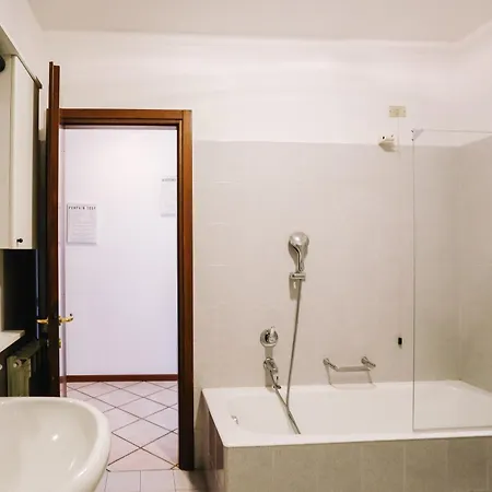 Flat Mazzini 6 شقة